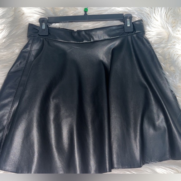 Brand new Short leather skirt - Picture 8 of 8